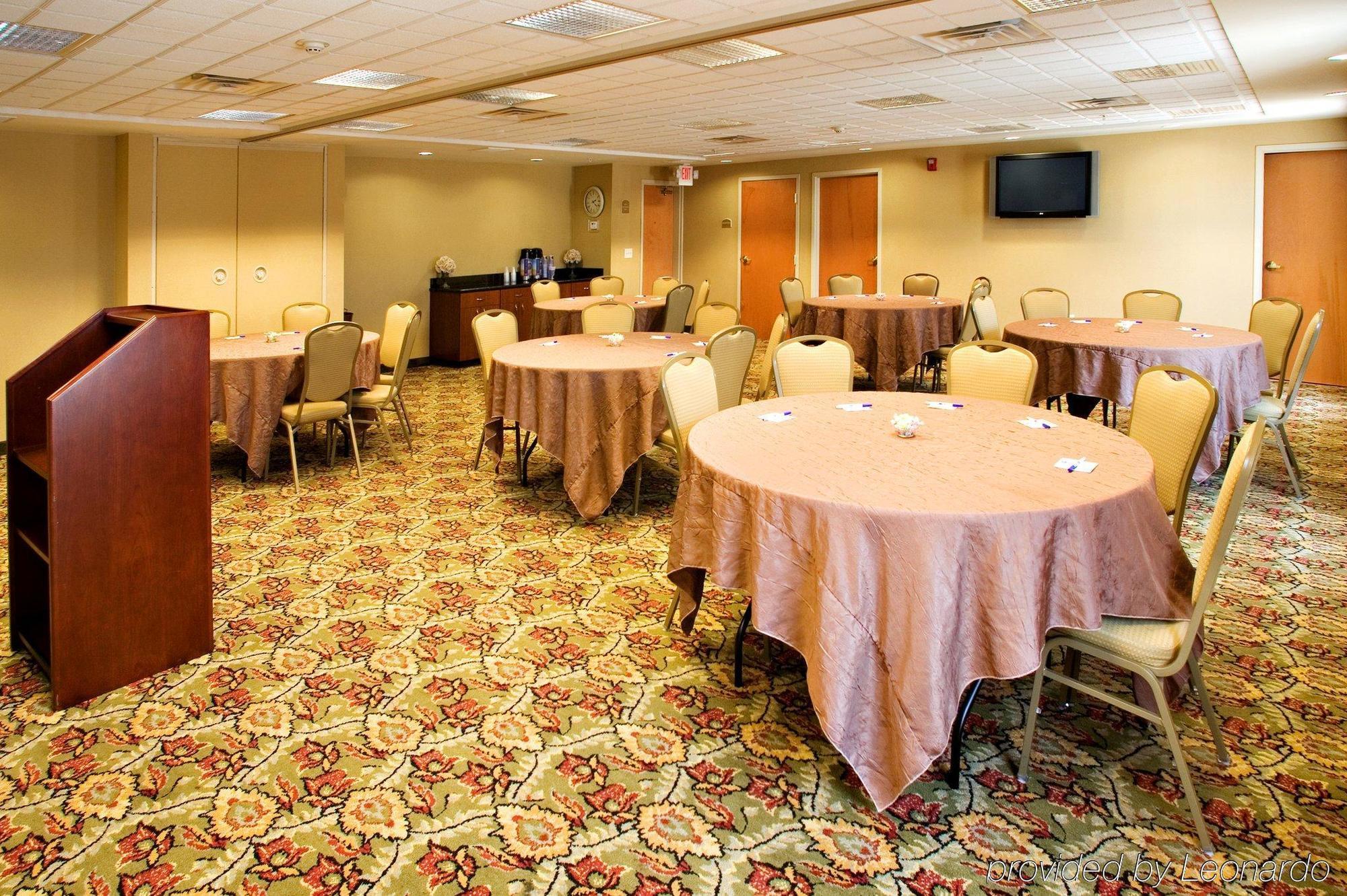 Holiday Inn Express & Suites Selma By Ihg Facilities photo