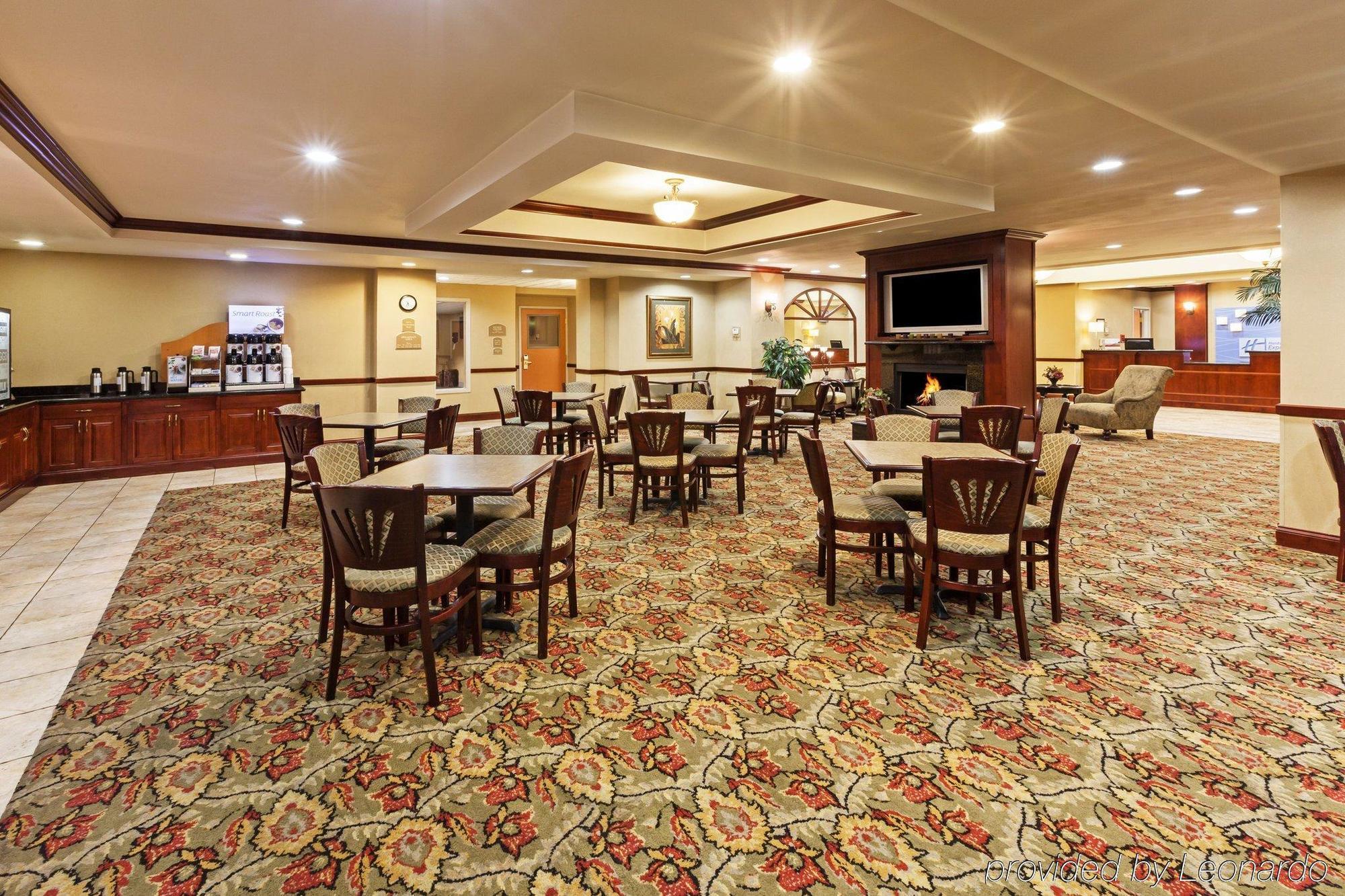 Holiday Inn Express & Suites Selma By Ihg Exterior photo