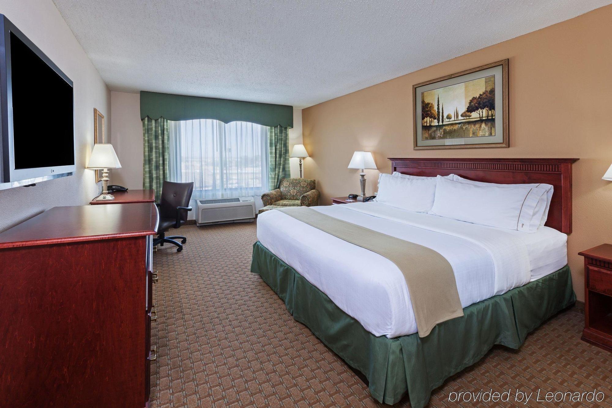 Holiday Inn Express & Suites Selma By Ihg Exterior photo