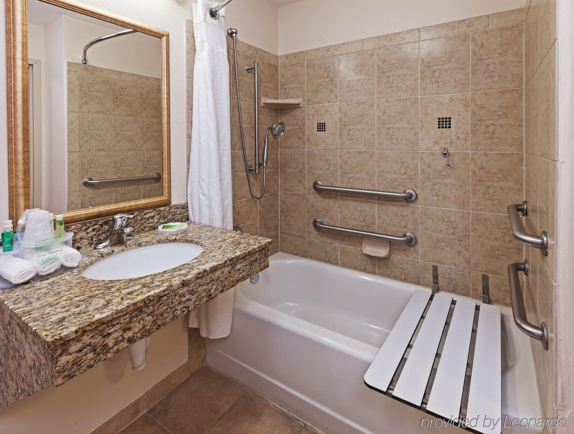 Holiday Inn Express & Suites Selma By Ihg Exterior photo