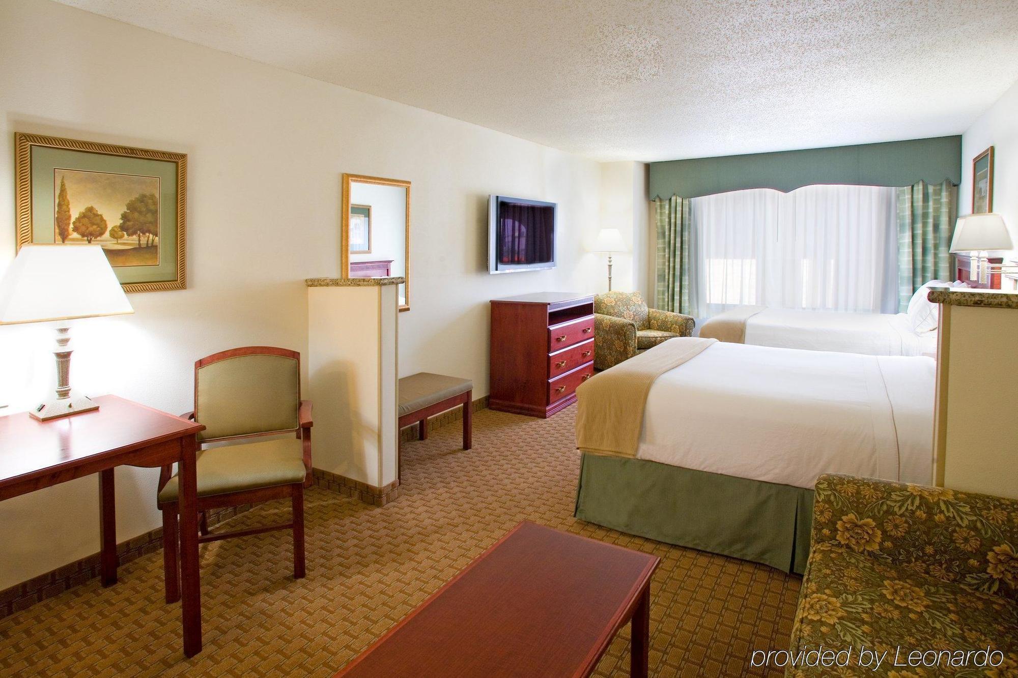 Holiday Inn Express & Suites Selma By Ihg Exterior photo