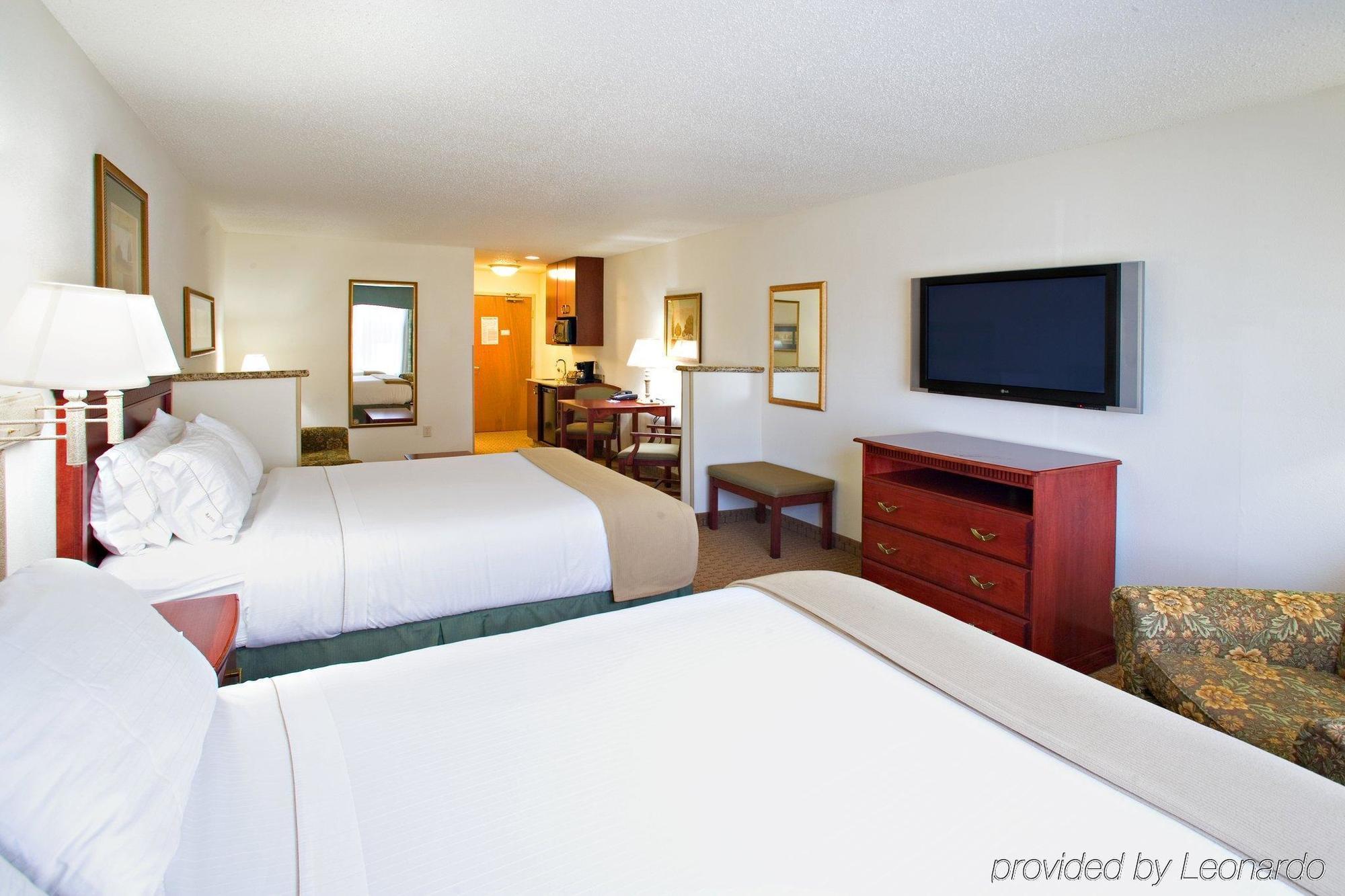 Holiday Inn Express & Suites Selma By Ihg Exterior photo