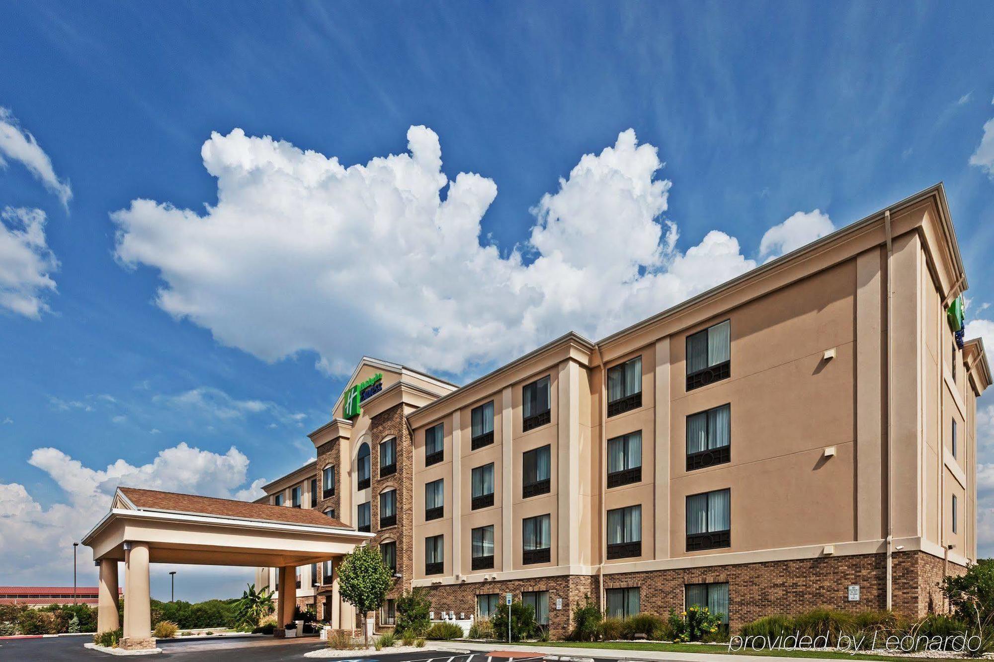 Holiday Inn Express & Suites Selma By Ihg Exterior photo