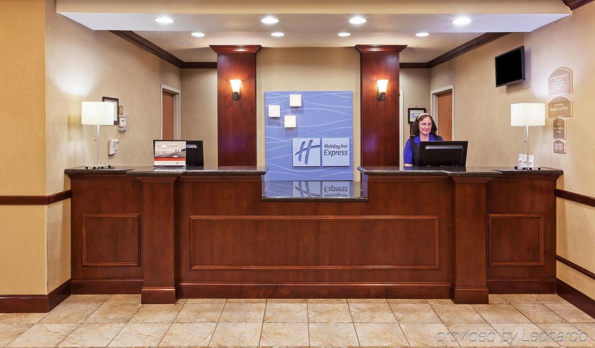 Holiday Inn Express & Suites Selma By Ihg Exterior photo