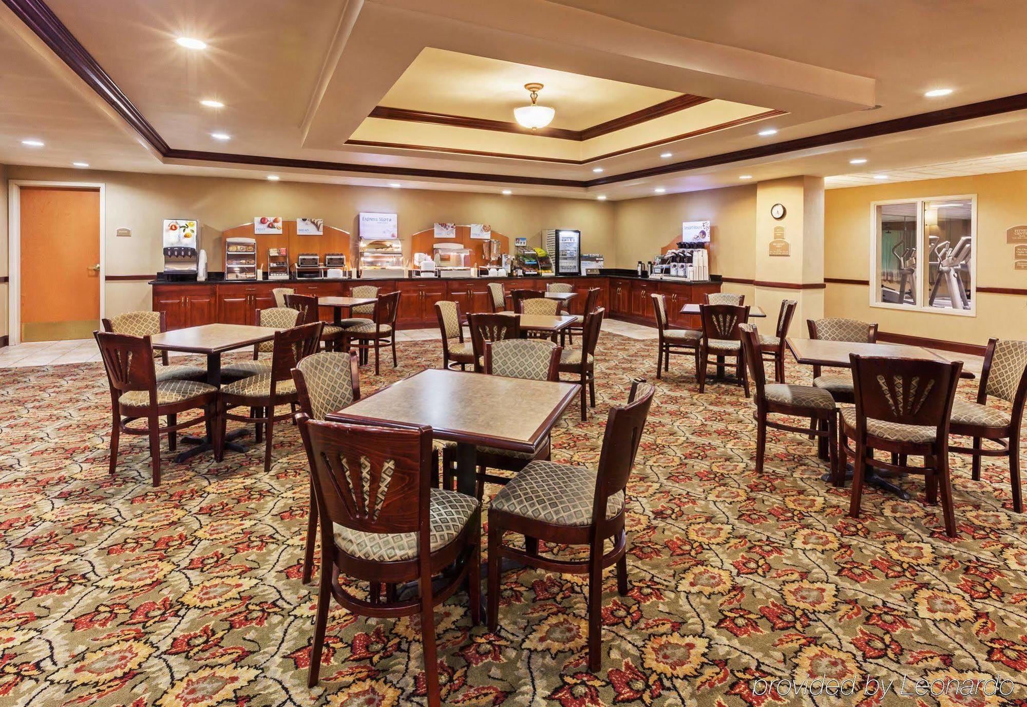 Holiday Inn Express & Suites Selma By Ihg Exterior photo
