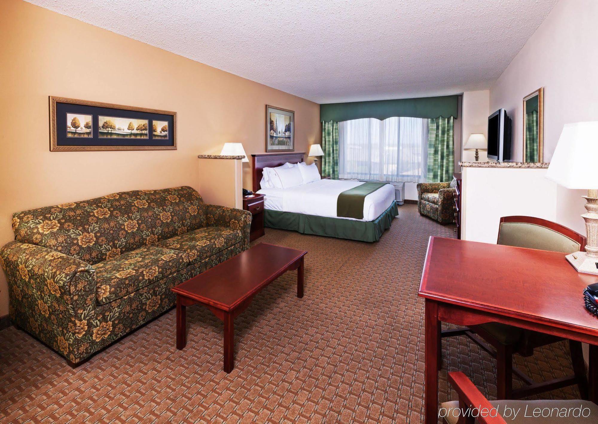 Holiday Inn Express & Suites Selma By Ihg Exterior photo