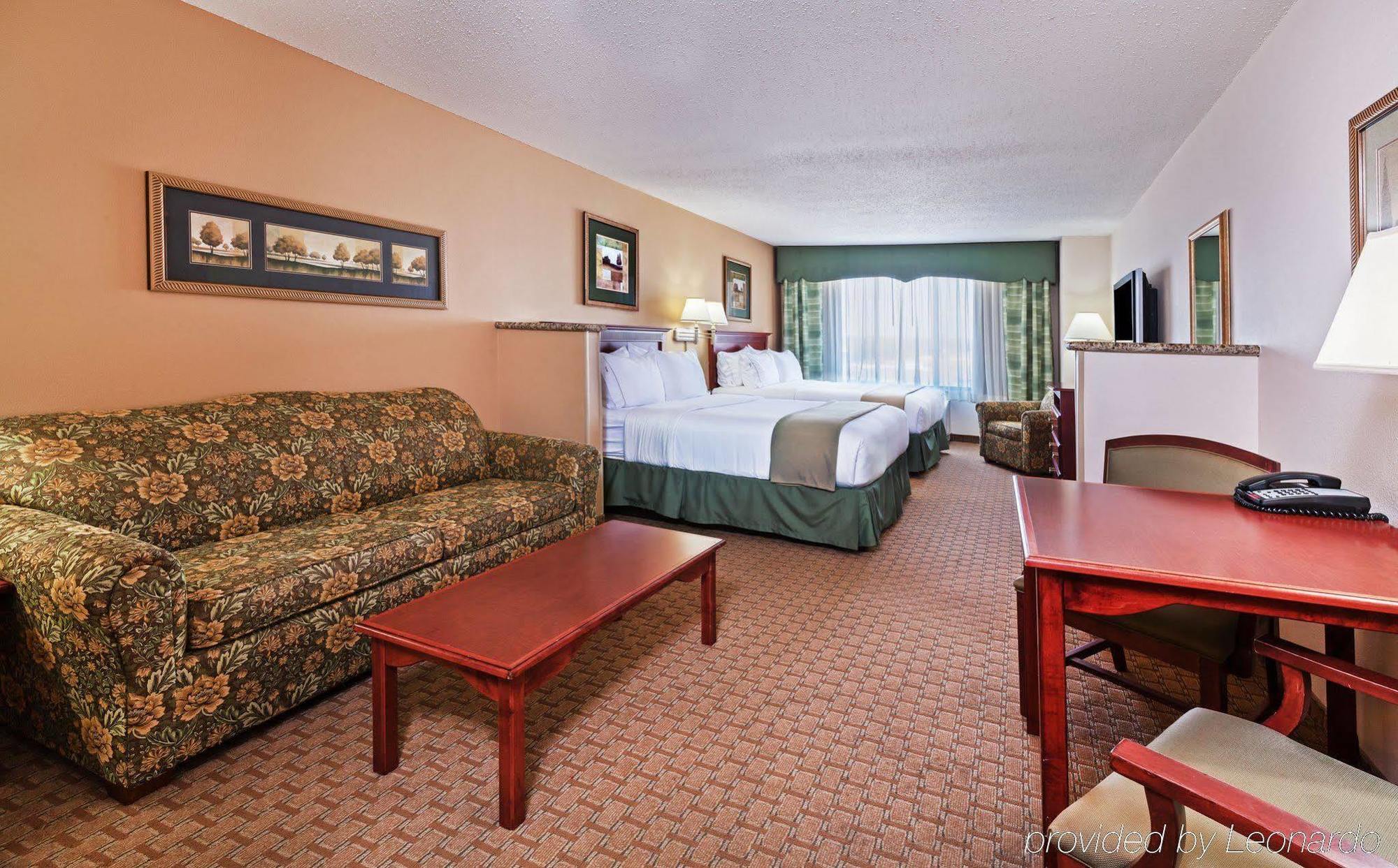 Holiday Inn Express & Suites Selma By Ihg Exterior photo